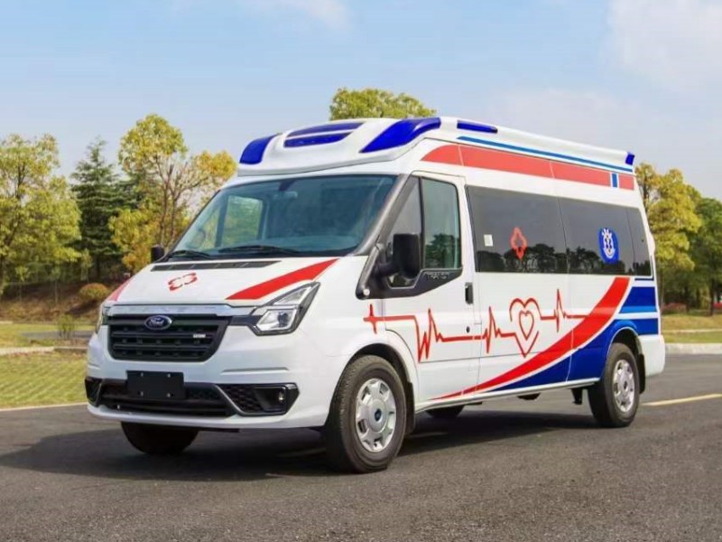 福特V348長(zhǎng)軸中頂救護(hù)車